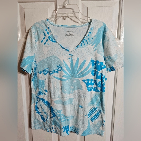 Talbots Women’s Medium Blue Floral Tropical Print V-Neck Tee Cotton Blend Preppy - Picture 2 of 6